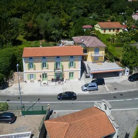 Maria Bed & Breakfast 4*