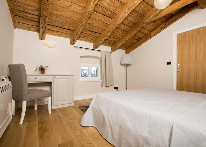 Maria Bed & Breakfast 4*