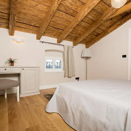 Maria Bed & Breakfast 4*